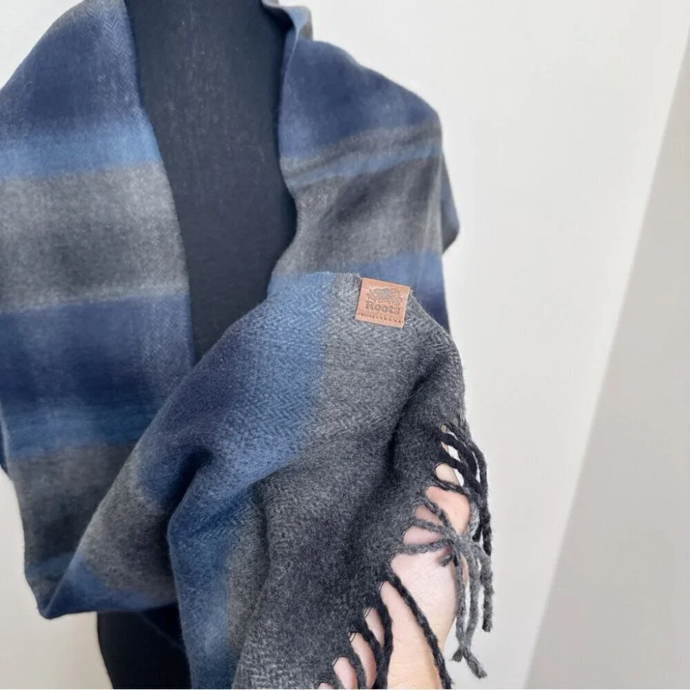 Roots Unisex One Size Fringe Plaid Soft Grey Scarf